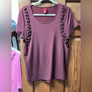 Women’s Daytrip side lace detail tee